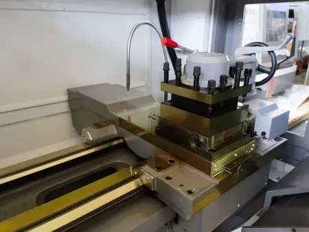 Токарный станок с ЧПУ IRT HTM2850-700