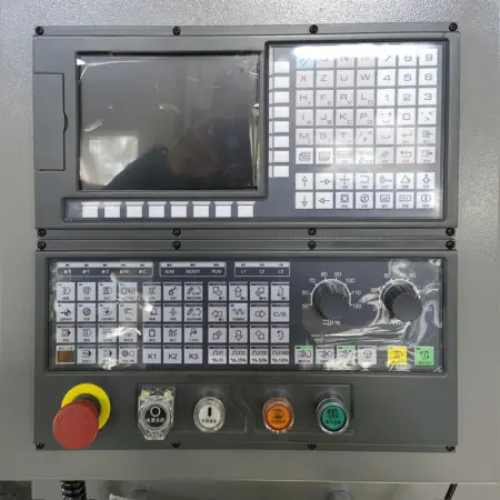 Токарный станок с ЧПУ IRT HTM2850-700