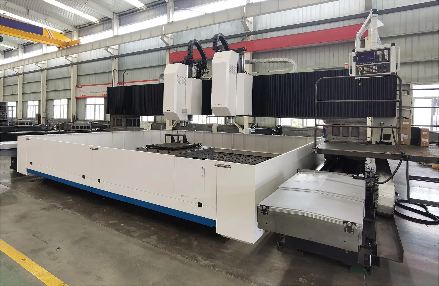 We supply machines for manufacturing tube sheets