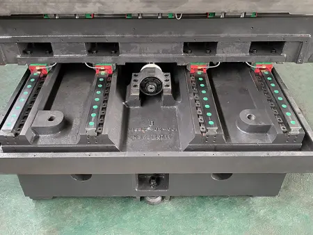 Вертикальный фрезерный обрабатывающий центр VMC1890