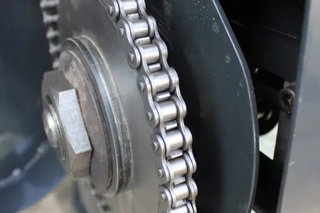 Стальной гусеничный конвейер для транспортировки деталей. Серия IVT-A-A001