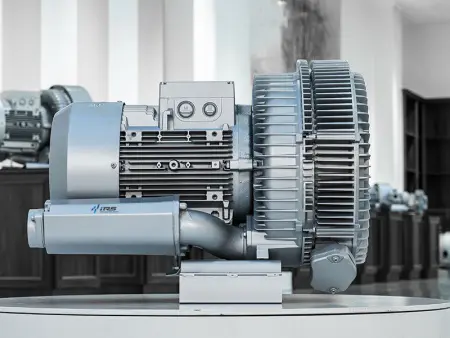 Воздуходувка двухступенчатая IRV-X004-064 (900 м³/ч, 11 кВт)