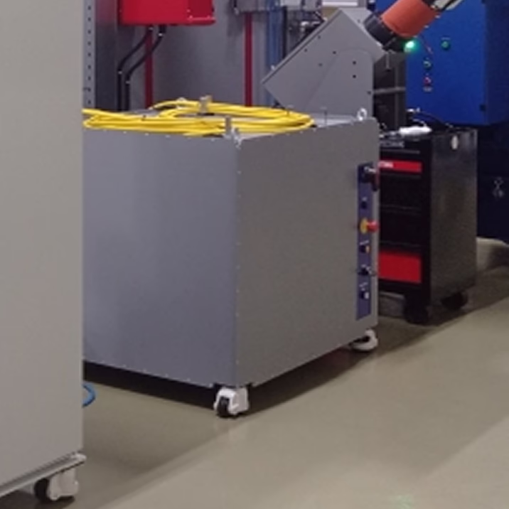 Ytterbium fiber continuous laser source with modulation capability