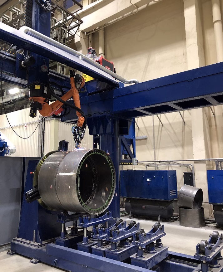 Circular weld process of a sample on the single-axis positioner, View 1