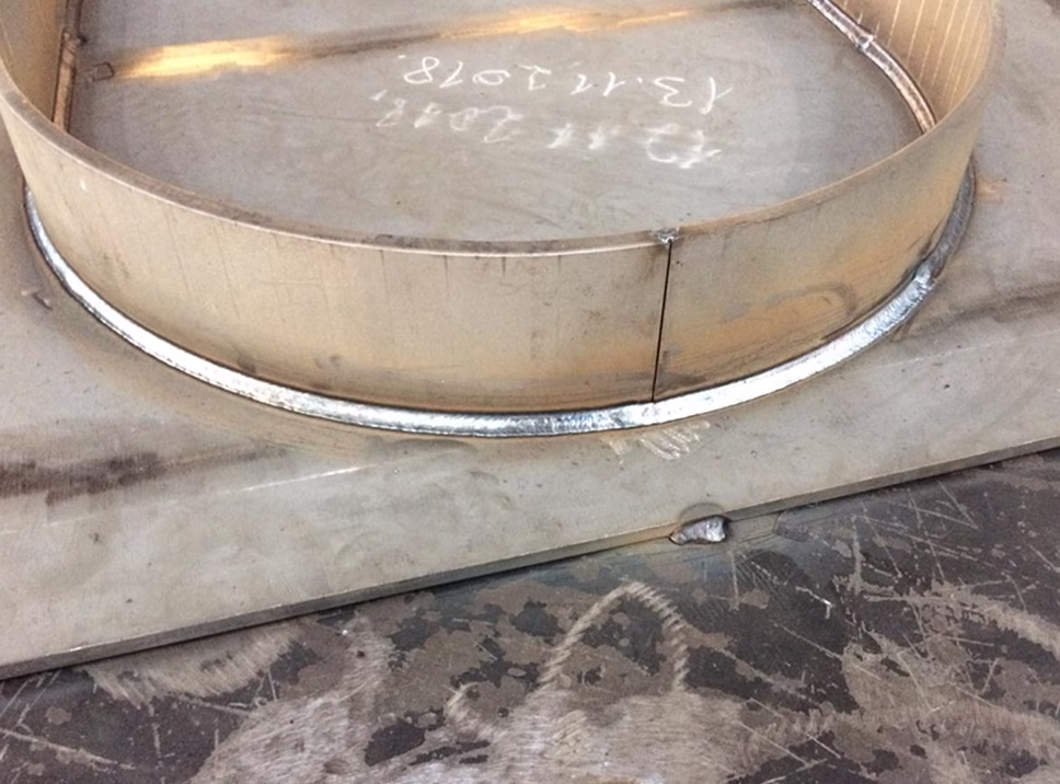 Cварка нестандартных криволинейных траекторий HYUNDAI Supercored 71H, CO2 на РТК лазерной сварки