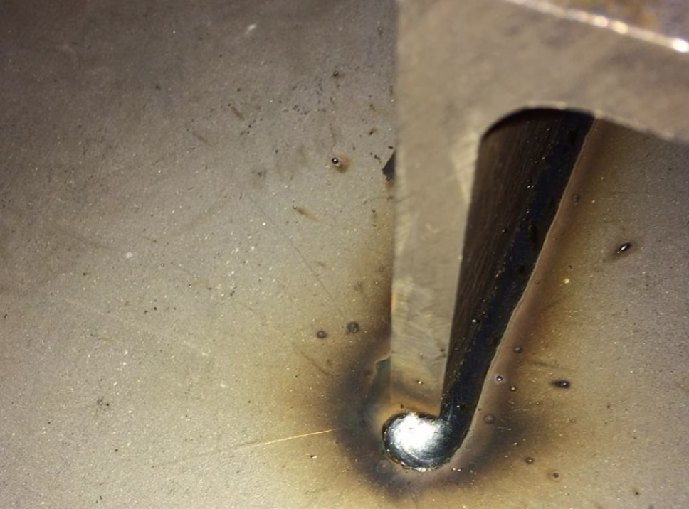 Приварка уголка к основанию Св-08Г2С-О, Ar + 20%CO2 на РТК лазерной сварки