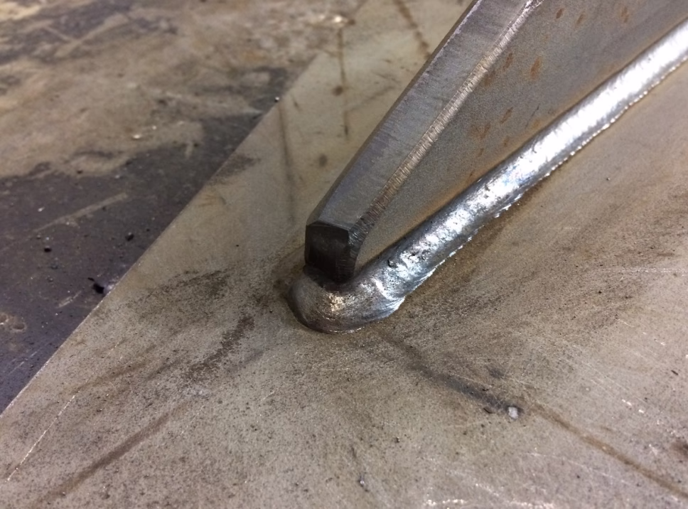 Сваренный торец детали HYUNDAI Supercored 71H, CO2 на РТК лазерной сварки