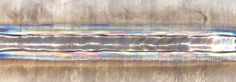 Образец: сплав — ОТ4-1, толщина — 10,0 мм, сварен в 1 проход без разделки кромок Лицевая часть на Роботизированном сварочном комплексе СМТ наплавки дисковых затворов