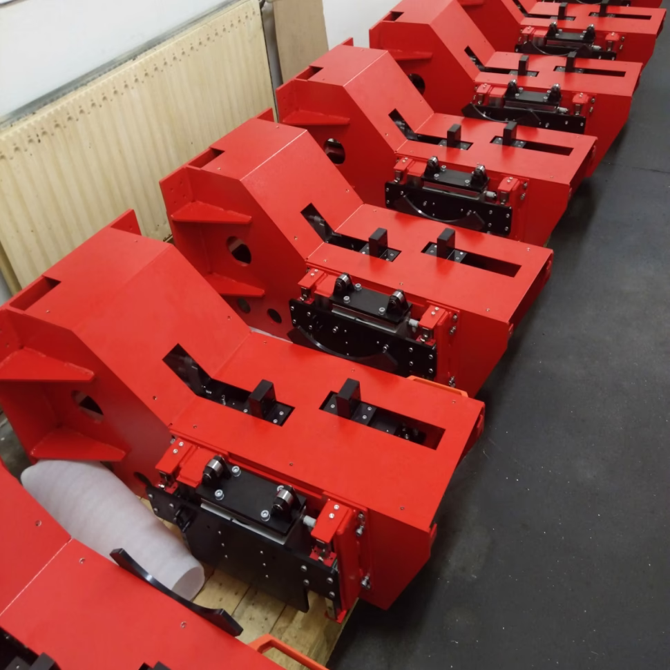 Welding with forced droplet detachment in the automated pipe cladding system