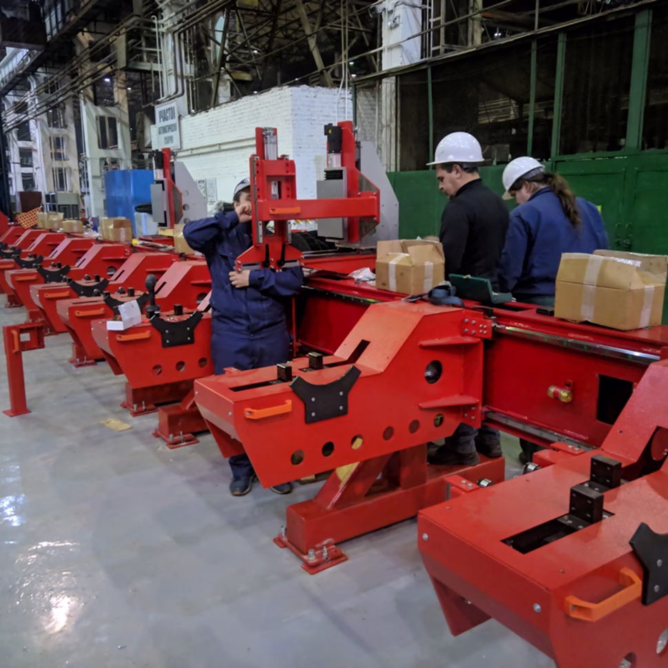 Process with a special current control algorithm during metal transfer to the weld pool in the automated pipe cladding system