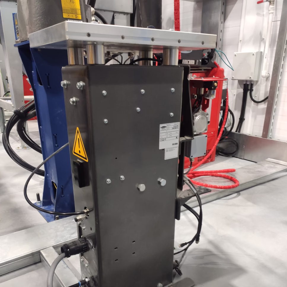 Станция смены инструмента автоматизированной установки для наплавки труб