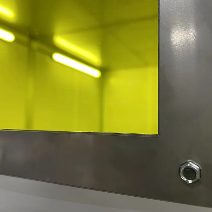 Смотровое окно слесарных и сварочных кабин